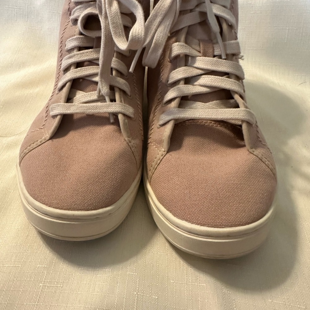 OluKai Pulaski Pink High Tops Size 9 - Picture 2 of 10